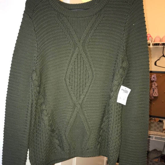 Green Sweater - Picture 1 of 2